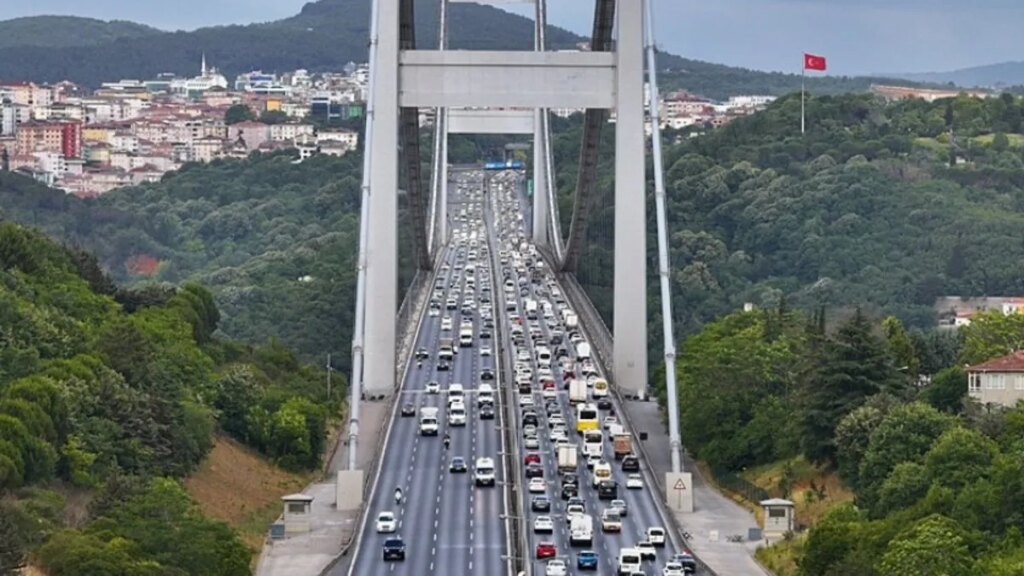 Megakentte Bayram Tatili Öncesi Trafik Ve Toplu Ulaşımda Aşırı Yoğunluk!