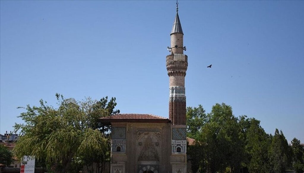 Konya’da Ecdat Yadigarı Sahib Ata Külliyesi’nin Yenilenen Minareleri!