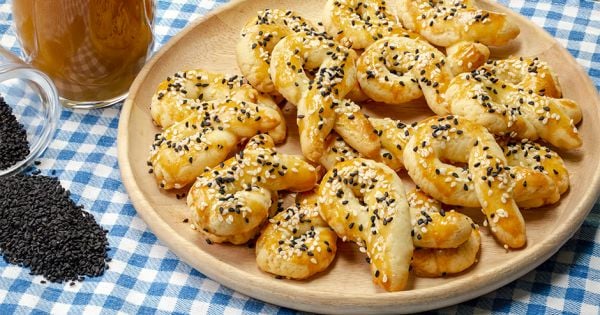 Pastane Usulü Sirkeli Tuzlu Kurabiye Tarifi