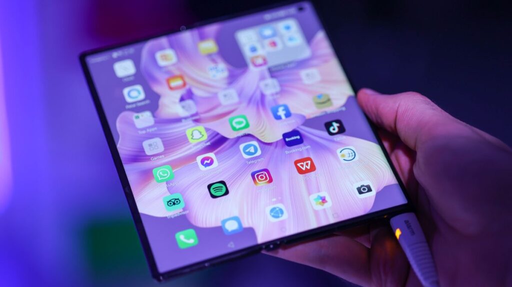 Apple’s Foldable iPhone to Feature Huawei Mate Xs 2 Design