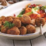 Havuç Köftesi ve Narlı Salata Tarifi