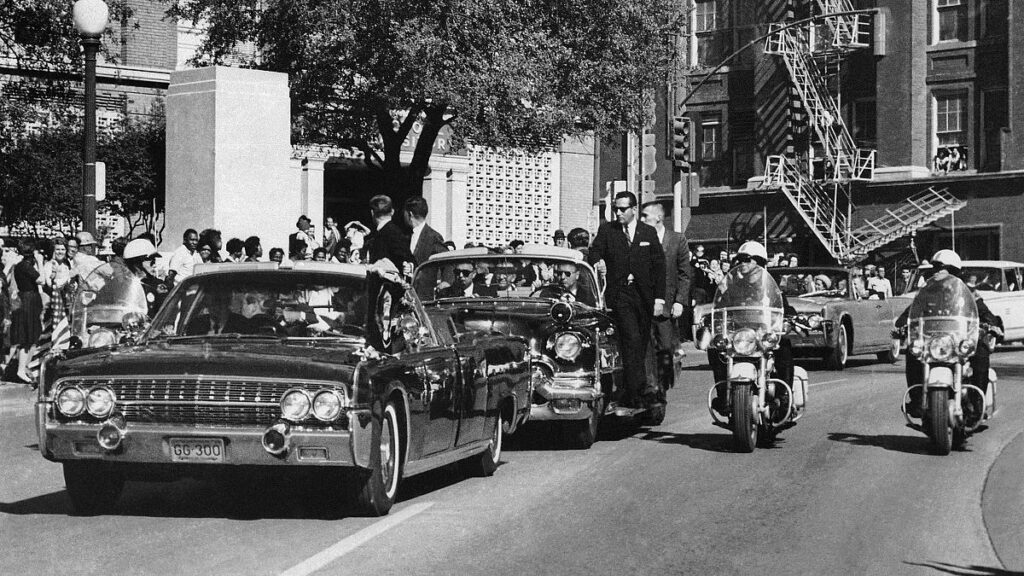 Trump, CIA’nın JFK suikastini aydınlatmamasını eleştirdi.