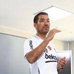 Van Bronckhorst, Beşiktaş’ta Teknik Direktörlüğe Başladı