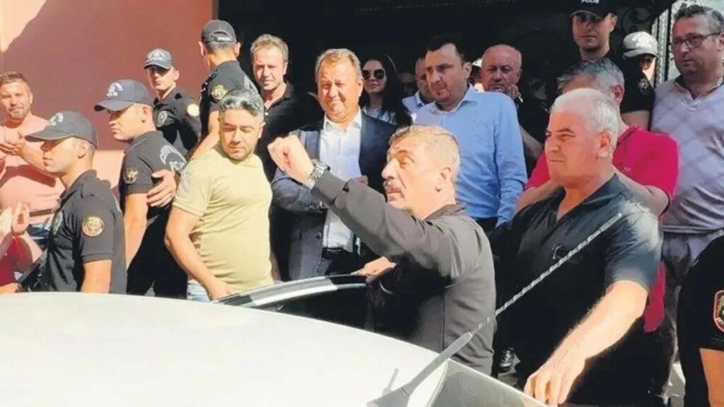 Başkanın Emriyle Sopalarla Dövdüler