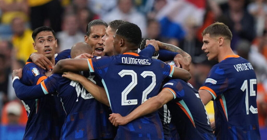 Hollanda, Romanya’yı 3-0’la geçti!