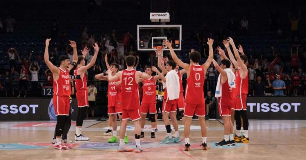 İstanbul’da Türkiye Yarı Finale Yükseldi!