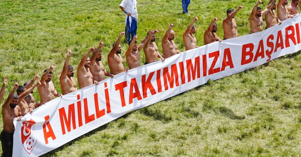 Tarihi Kırkpınar Güreşlerinde Bozkurt İşareti!