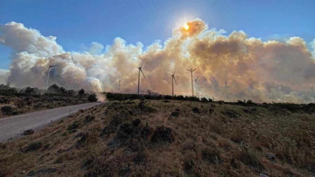 Çanakkale’de Tarım Arazisinde Çıkan Yangın! 2 Köy Tahliye Ediliyor