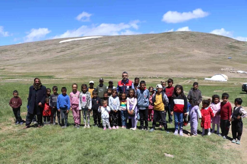 Göçerlerin Yaylada İlginç Ziyareti!