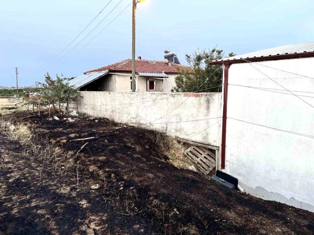 Kastamonu’da 25 Dönümlük Tarlada Yangın: Arpalar Zarar Gördü