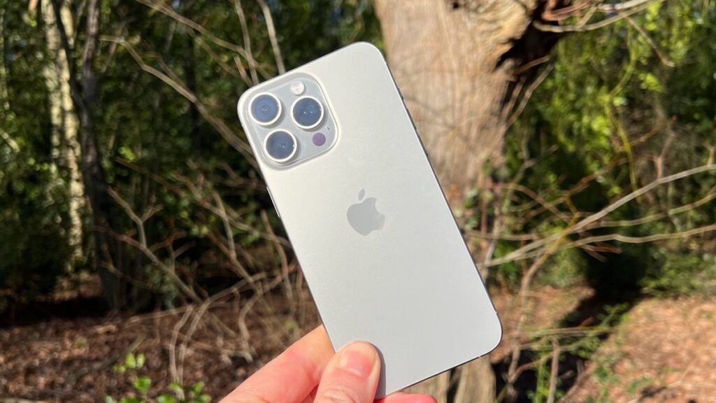 iPhone 15 Pro Max Kamera Eksikliği – Xiaomi ve Samsung’a Karşı
