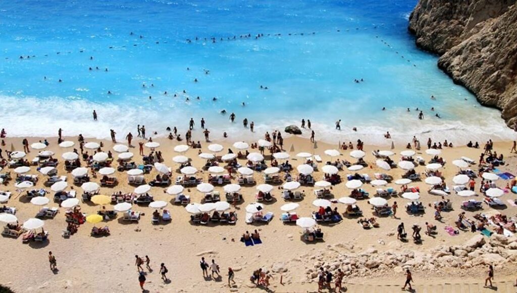 ANTALYA’YA İNGİLİZ TURİST AKINI 2025’TE DORUKTA!