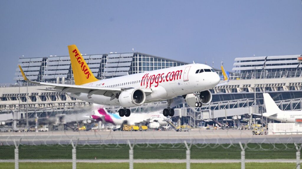 Pegasus uçağı zorunlu iniş yaptı!