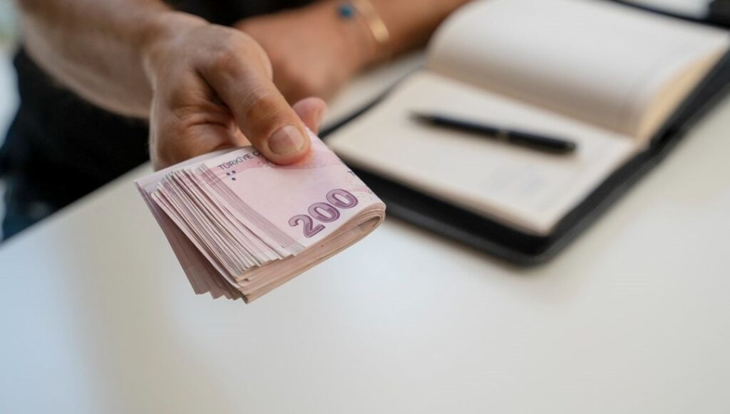 MEMUR MAAŞLARINA YÜZDE 12 ZAM GELİYOR!