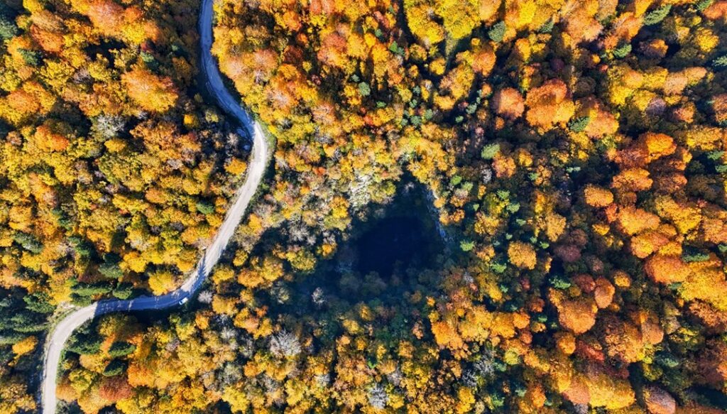 Sonbaharda Bambaşka Güzellikler: Dağlı Kuylucu Mağarası