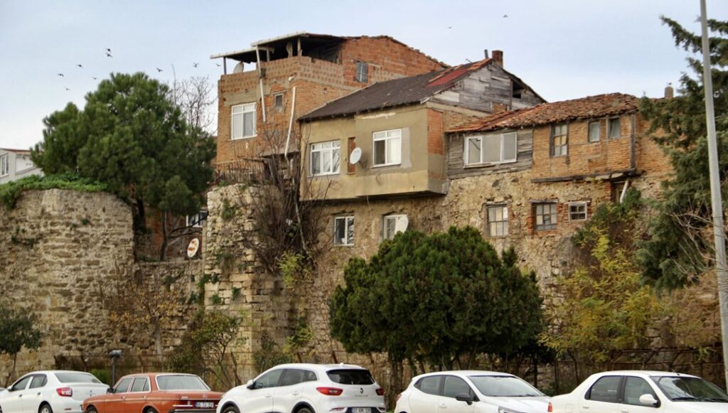 Sinop Kale Surlarında “kalekondu” yapılar yıkılacak