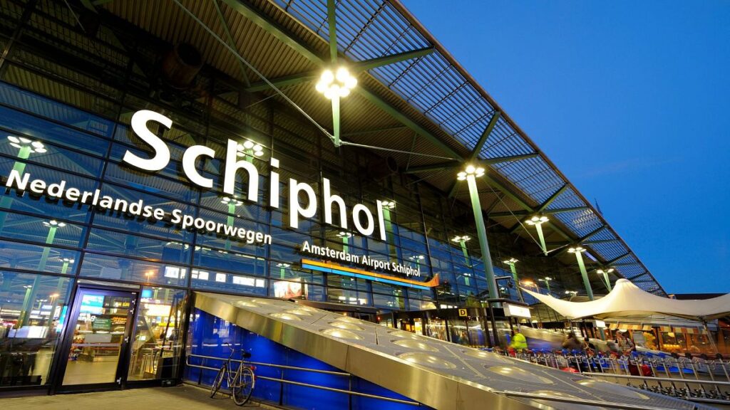 Strong Winds Cause 100 Flight Cancellations at Schiphol Airport