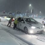 İngiltere’de Yoğun Kar Yağışı Havaalanlarını Kapattı