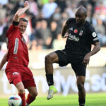 Beşiktaş’tan Hakem Tepkisi: “Dikkat! Çimlere Basma Sarı Karttır!”