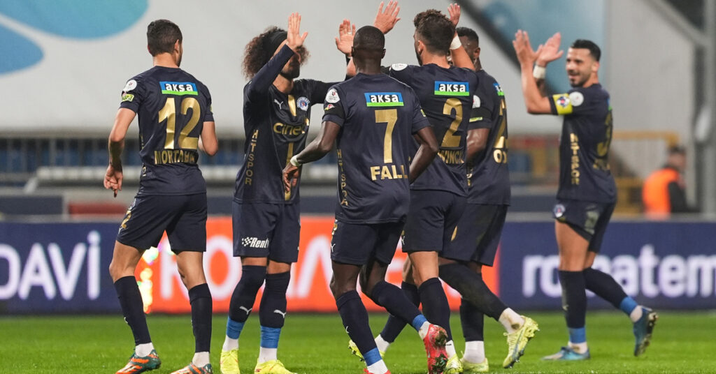 Kasımpaşa Hatayspor’u 5-4 mağlup etti! Aboubakar’ın Hat-Trick’i Kasımpaşa’yı Yıktı!