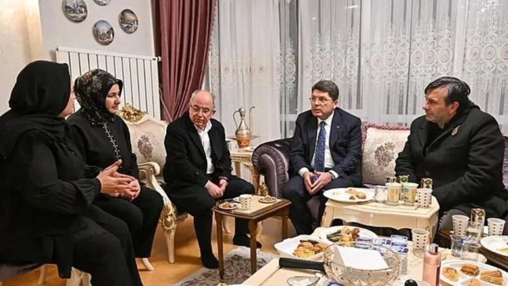 Bakan Tunç’tan Otel Faciasında Hayatını Kaybeden Gencbay’a Başsağlığı Ziyareti