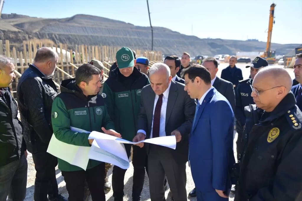 Vali Zorluoğlu Silvan Barajı’nda İncelemelerde Bulundu