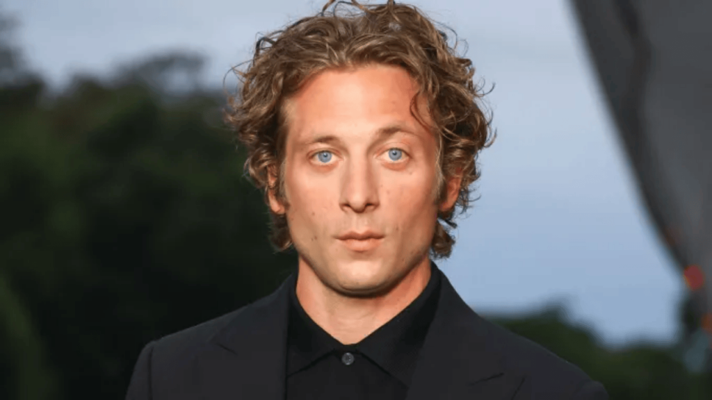Jeremy Allen White, “Enigma Variations” Dizisinde Başrol Olacak!