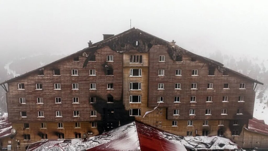 78 Kişinin Hayatını Kaybettiği Yangın Faciası Türkiye’yi Yasa Boğdu