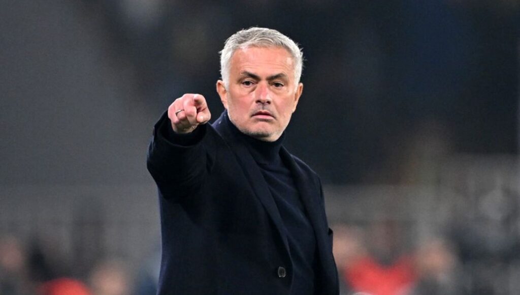 Mourinho’ya UEFA’dan ceza!