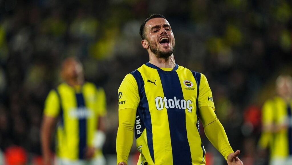 Fenerbahçe Kostic’in Performansından Memnun Değil