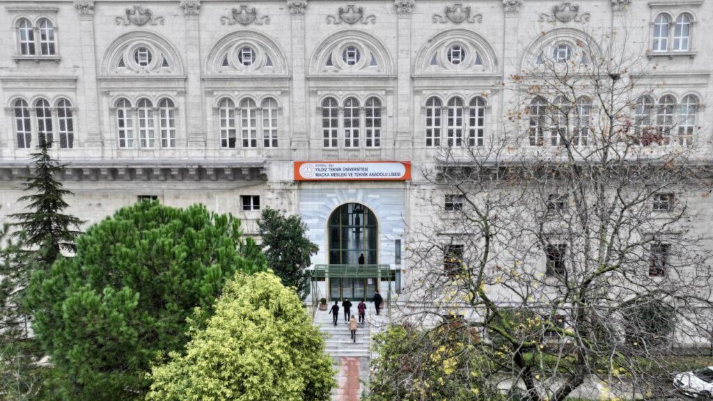 İstanbul’da Tarihi Okulların Eğitim Macerası