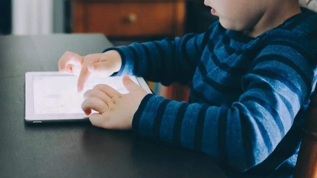 Sosyal Medyaya Yaş Sınırı Gündemde: Taslak Çalışmaları Tamamlandı