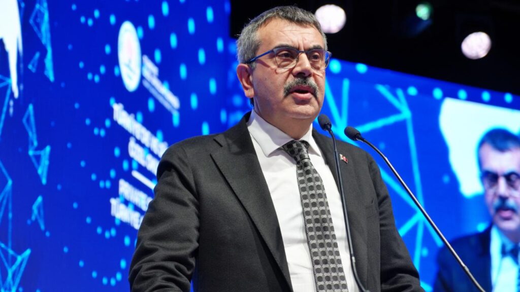 Bakan Tekin’den Özel Okullara Fahiş Fiyat Uyarısı