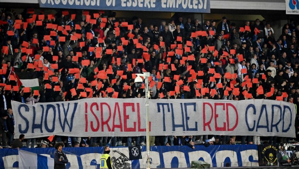DÜNYA FUTBOLUNDA İSRAİL’E KIRMIZI KART GÖSTER PROTESTOSU