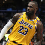 LeBron James Tarihe Geçti: Triple-Double Yaptı!