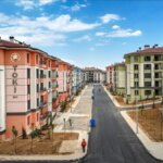 Deprem Bölgesinde İnşa Edilen Konut ve İş Yerlerinin Teslimatları Sürüyor