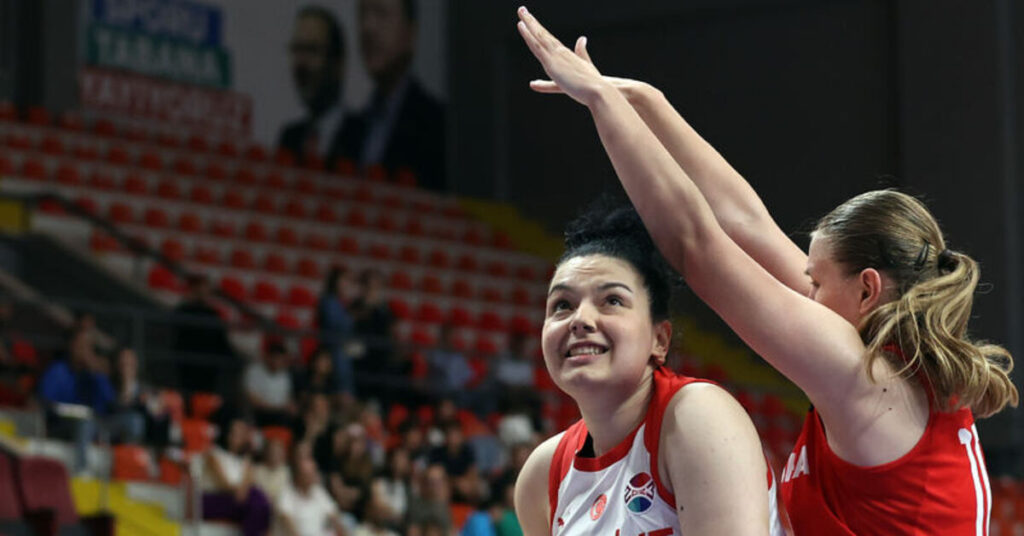 “İlayda ve Melek: Milli Takımın Önemli Maçları”