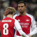 “Newcastle United, Arsenal’i Devirdi ve Finale Yükseldi!”