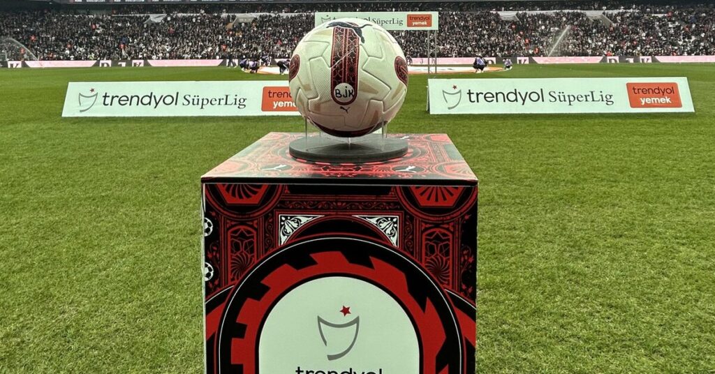 “Süper Lig’de Transfer Çılgınlığı: 58 Oyuncu Kadrolarda!”