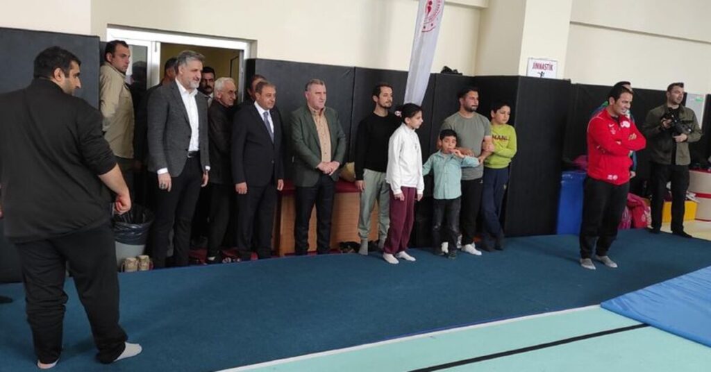 Bakan Bak, Şanlıurfa’da Genç Sporcularla Buluştu