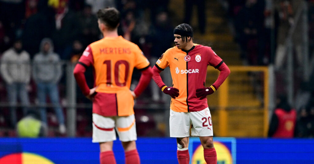 Galatasaray, Avrupa Ligi’ne Veda Etti! Poku’nun Golüyle AZ Alkmaar, Galatasaray’ı 2-2’lik Beraberlikle Dizginledi.