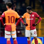 Galatasaray, Avrupa Ligi’ne Veda Etti! Poku’nun Golüyle AZ Alkmaar, Galatasaray’ı 2-2’lik Beraberlikle Dizginledi.