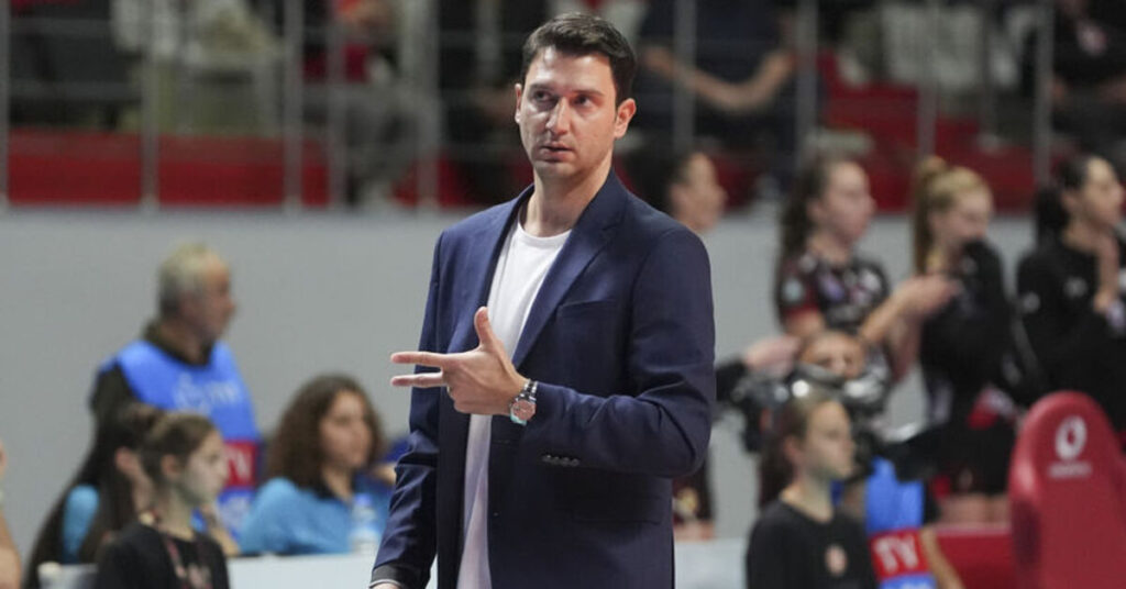 “Ferhat Akbaş Japonya Kadın Milli Voleybol Takımı’na Başantrenör Oldu!”