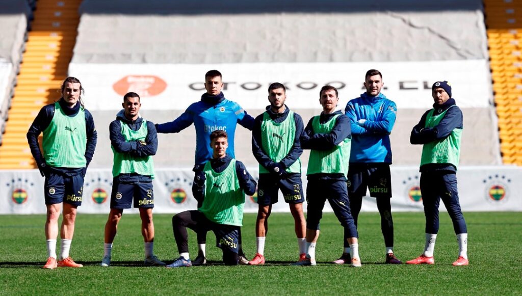 Fenerbahçe, Galatasaray Derbisi İçin Antrenmana Başladı