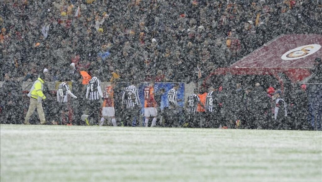 Galatasaray-AZ Alkmaar Maçında Kar Alarmı
