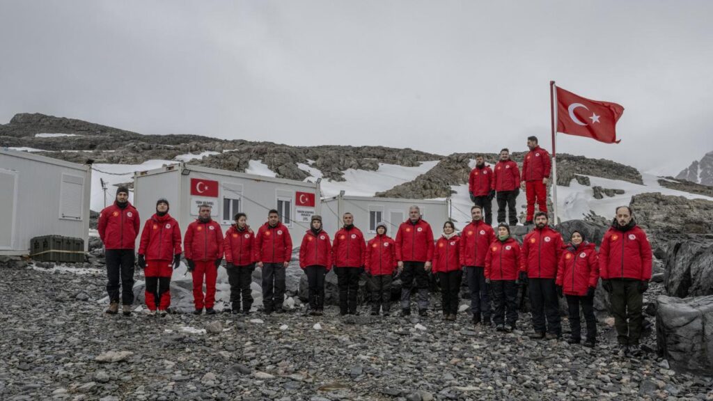 Türk Bilim İnsanları Antarktika’da Çalışmalara Başladı
