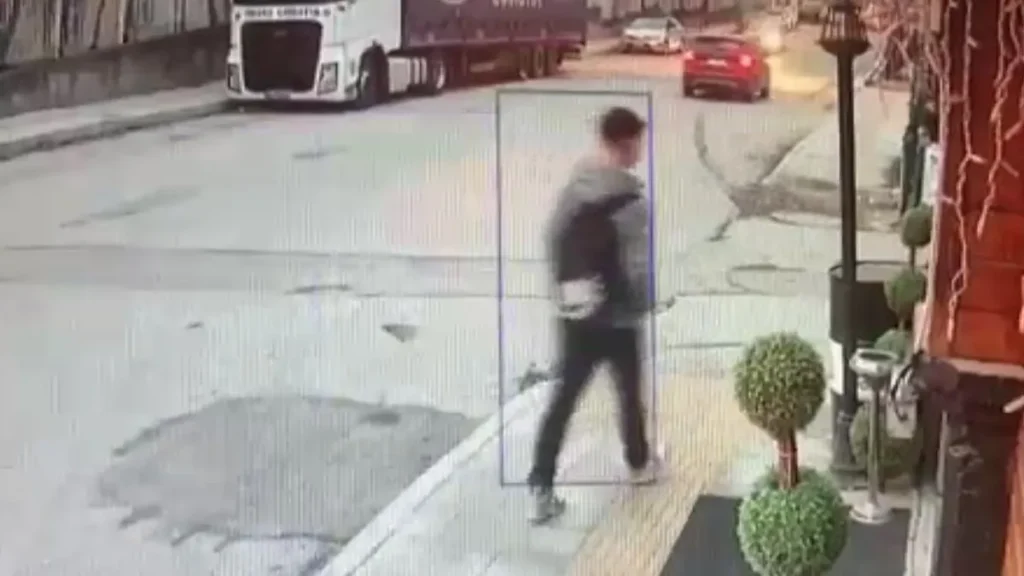 Lise öğrencisi köpek saldırısında yaralandı!