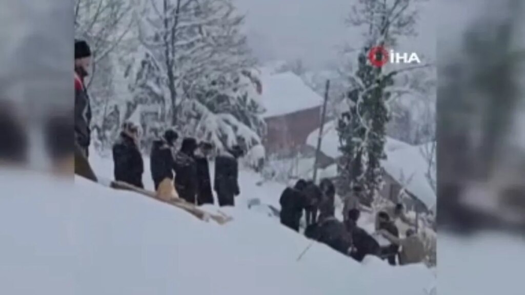 İnebolu’da Kar Engeline Rağmen Cenaze Son Yolculuğuna Uğurlandı