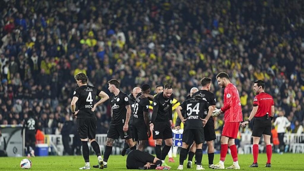 “Fenerbahçe, Çaykur Rizespor’u 3-2 Mağlup Etti: Çaykur Rizespor’un Tepkisi!”