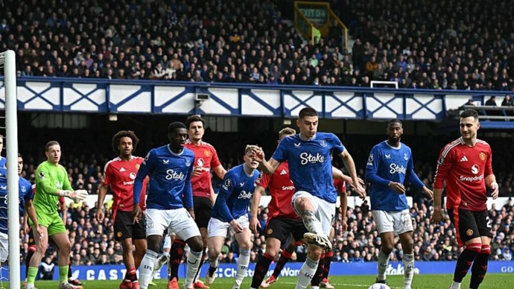 Everton ve Manchester United 2-2 Berabere!